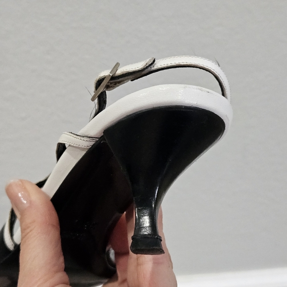Black & white leather pumps - Picture 6 of 15